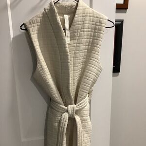 Lululemon serene travel vest, size 6, cream